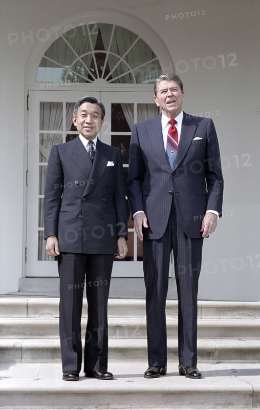 Crown Prince Akihito of Japan and U.S. President Ronald Reagan, full-ength portrait, White House, Washington, D.C., USA, President Ronald Reagan White House Photographic Office, October 6, 1987