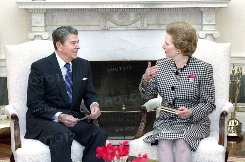 U.S. President Ronald Reagan meeting with British Prime Minister Margaret Thatcher in White House Oval Office, Washington, D.C., USA, President Ronald Reagan White House Photographic Office, November 16, 1988