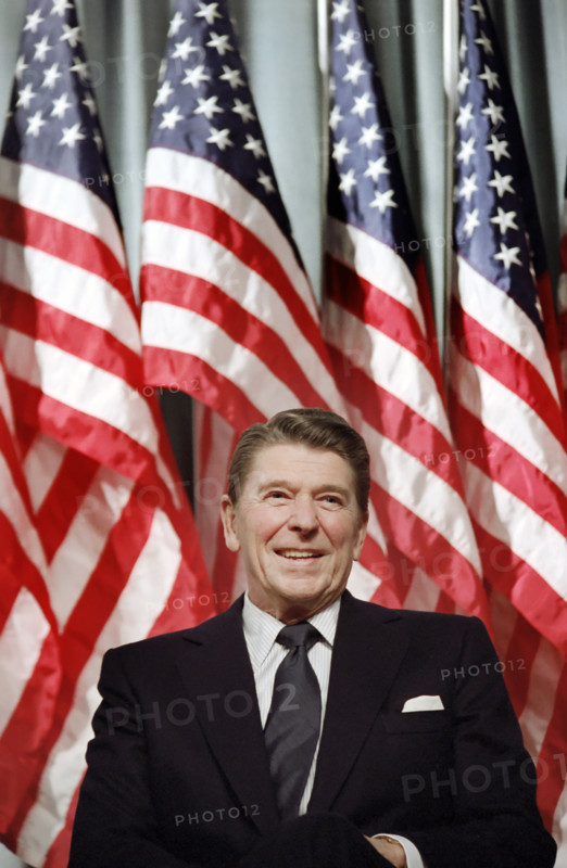 U.S. President Ronald Reagan addressing crowd at rally for Senator David Durenberger, Minneapolis, Minnesota, USA, President Ronald Reagan White House Photographic Office, February 8, 1982