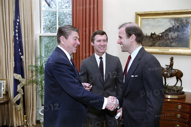 U.S. President Ronald Reagan meeting with U.S. senators Joseph Biden and William Cohen to discuss arms control and the results of their trip to the Soviet Union, White House Oval Office, Washington, D.C., USA, President Ronald Reagan White House Photographic Office, March 6, 1984