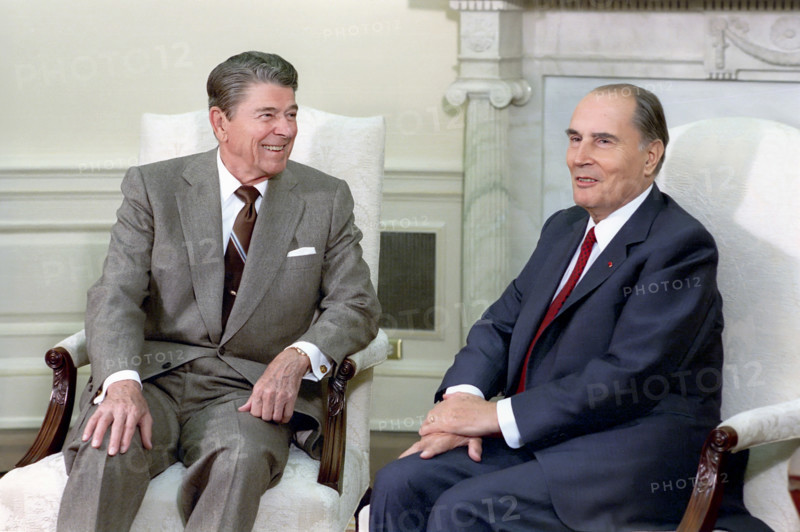 U.S. President Ronald Reagan meeting with President of France Francois Mitterrand in the White House Oval Office, Washington, D.C., USA, President Ronald Reagan White House Photographic Office, September 29, 1988