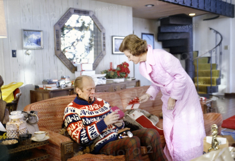 U.S. President Gerald R. Ford and U.S. First Lady Betty Ford opening presents on Christmas morning, Vail, Colorado, USA, Gerald R. Ford White House Photographs, December 25, 1975