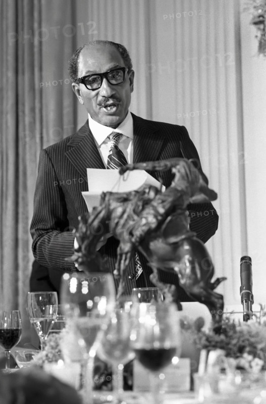 President Anwar Sadat of Egypt delivering a toast at White House state dinner held in his honor, Washington, D.C., USA, Gerald R. Ford White House Photographs, October 27, 1975