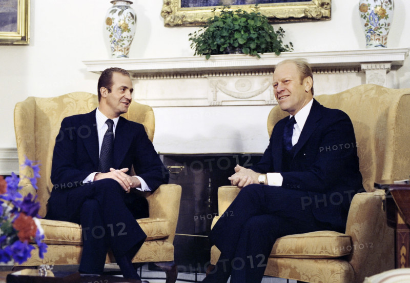 U.S. President Gerald R. Ford and King Juan Carlos I of Spain meeting in White House Oval Office, Washington, D.C., USA, Gerald R. Ford White House Photographs, June 2, 1976