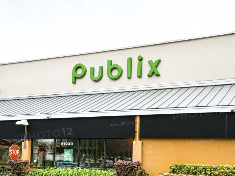 Publix Supermarket, building exterior, Boca Raton, Florida, USA