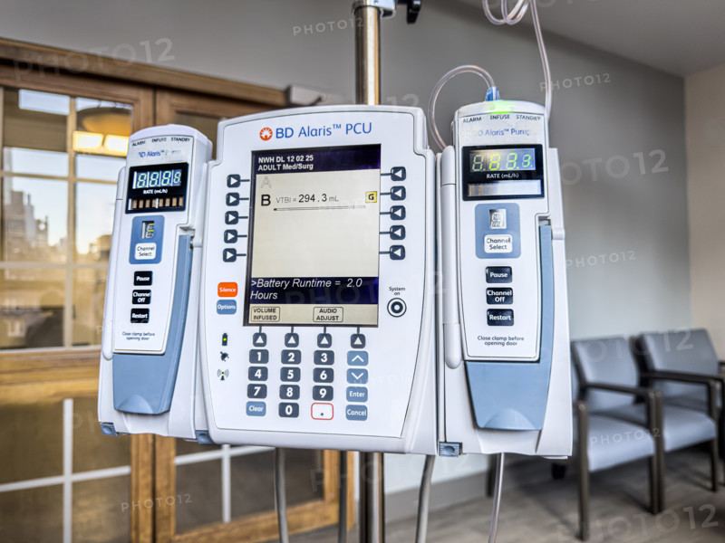 BD Alaris PCU IV pump machine in hospital room