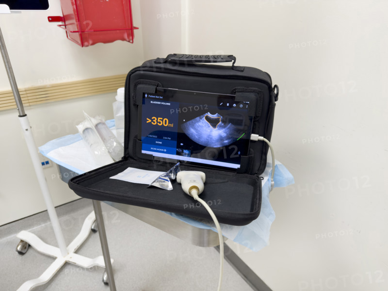 Portable ultrasound machine measuring bladder fluid