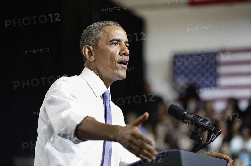 U.S. President Barack Obama delivering remarks on housing, Central High School, Phoenix, Arizona, USA, Pete Souza, Office of White House Photography, January  8, 2015