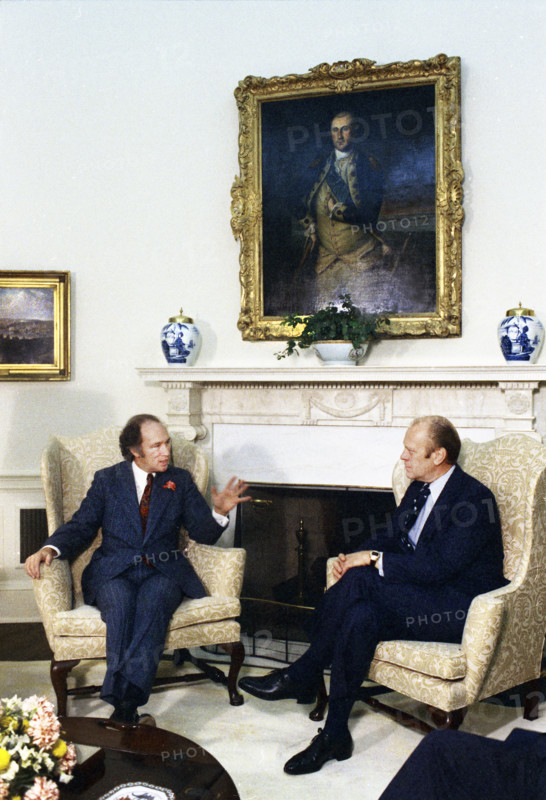U.S. President Gerald R. Ford meeting with Prime Minister Pierre Trudeau of Canada in White House Oval Office, Washington, D.C., USA, Gerald R. Ford White House Photographs, December 4, 1974