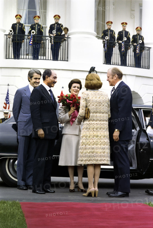 U.S. President Gerald R. Ford and U.S. First Lady Betty Ford greeting President and Mrs. Anwar al-Sadat of Egypt on White House South Driveway, Washington, D.C., USA, Gerald R. Ford White House Photographs, October 27, 1975
