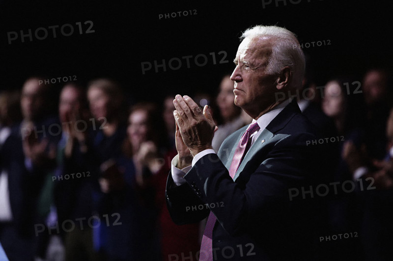 U.S. Vice President Joseph Biden clapping as U.S. President Barack Obama delivers his farewell address, McCormick Place Convention Center, Chicago, Illinois, USA, Pete Souza, Office of White House Photography Office, January 10, 2017