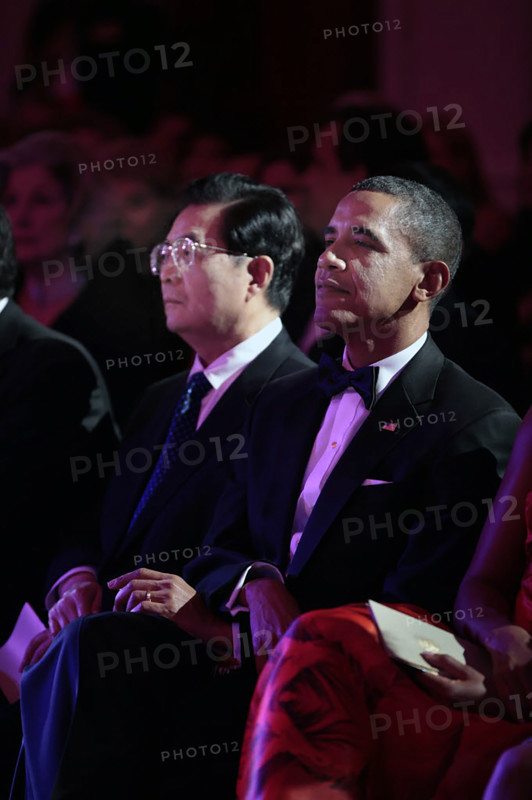 U.S. President Barack Obama and President Hu Jintao of China listen to entertainment during State Dinner in White House East Room, Washington, D.C., USA, Pete Souza, Office of White House Photography Office, January 19, 2011