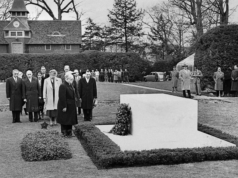 French President Vincent Auriol (foreground) visiting grave of former U.S. President Franklin D. Roosevelt with former U.S. First Lady Eleanor Roosevelt (front row, left), Michelle Auriol (front row), French Ambassador Henri Bonnet (2nd row, left), French Foreign Minister Robert Schuman (2nd row, 2nd from left), Secretary of the Interior Oscar Chapman (2nd row, right), Helle Bonnet (2nd row, left), Elliott Roosevelt (back row, center), Hyde Park, New York, USA, Abbie Rowe, National Parks Service, Harry S. Truman Library, April 4, 1951