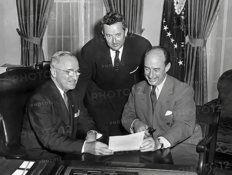U.S. President Harry S. Truman (left) meeting with Governor Adlai Stevenson of Illinois (right) and Senator John J. Sparkman of Alabama (center) in White House Oval Office after accepting the Democratic nominations for President and Vice President, Washington, D.C., USA, Abbie Rowe, National Parks Service, Harry S. Truman Library, August 12, 1952
