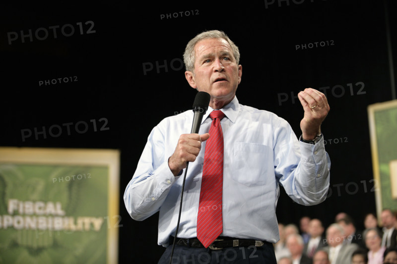 U.S. President George W. Bush delivering remarks on the budget, John Q. Hammons Convention Center, Rogers, Arkansas, USA, Eric Draper, George W. Bush White House Photo Office, October 15, 2007