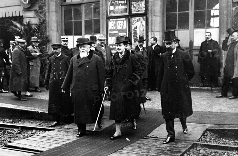 King Manuel II of Portugal and President Fallières at the Rambouillet train station