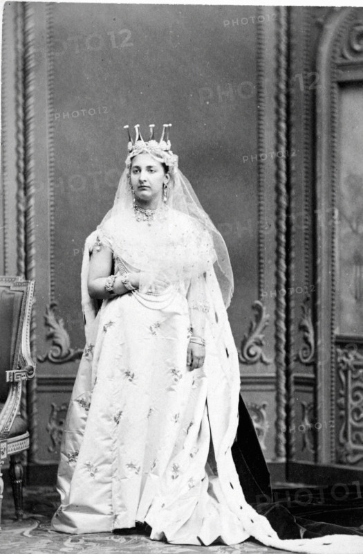 Maria Victoria della Cisterna Duchesse d'Aoste, éphémère Reine d'Espagne