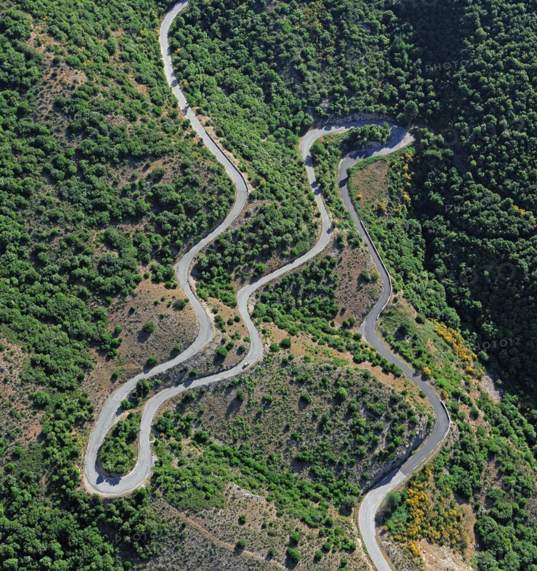 Zigzags on the slopes of the Massif de la Sainte-Baume