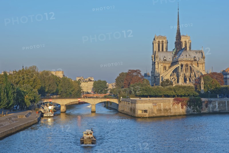 Paris, la Seine et Notre-Dame de Paris