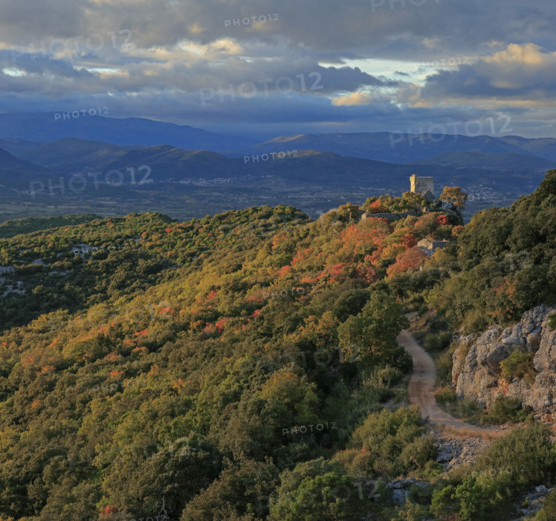 La Tour du Castellas dans le massif du Mont Bouquet