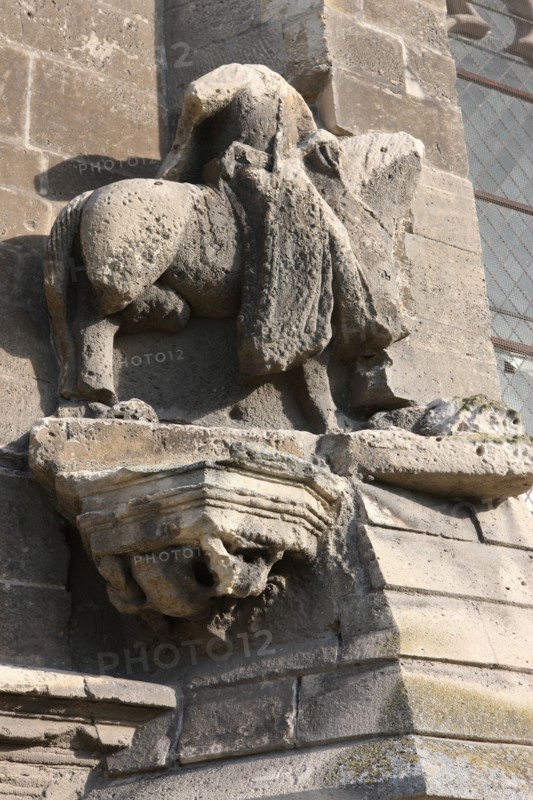 France, Normandie, calvados, caen, eglise du vieux saint etienne, clocher, vestige, gothique, sculpture sans tete,