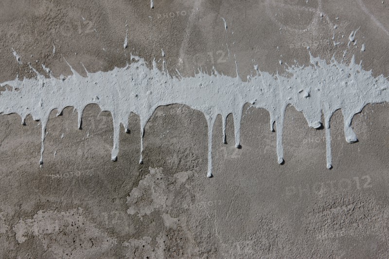 France, Normandie, calvados, caen, peinture sur un mur, coulure, pollution, salete,