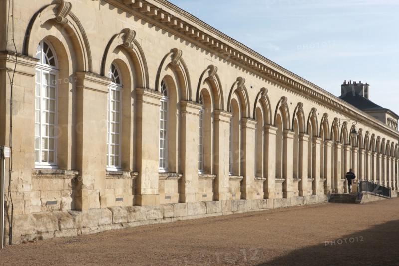 France, Normandie, calvados, caen, abbaye aux hommes, hotel de ville, mairie, chevet de l'eglise saint etienne, Guillaume le Conquerant, communs, gendarmerie, fenetres, arcades,