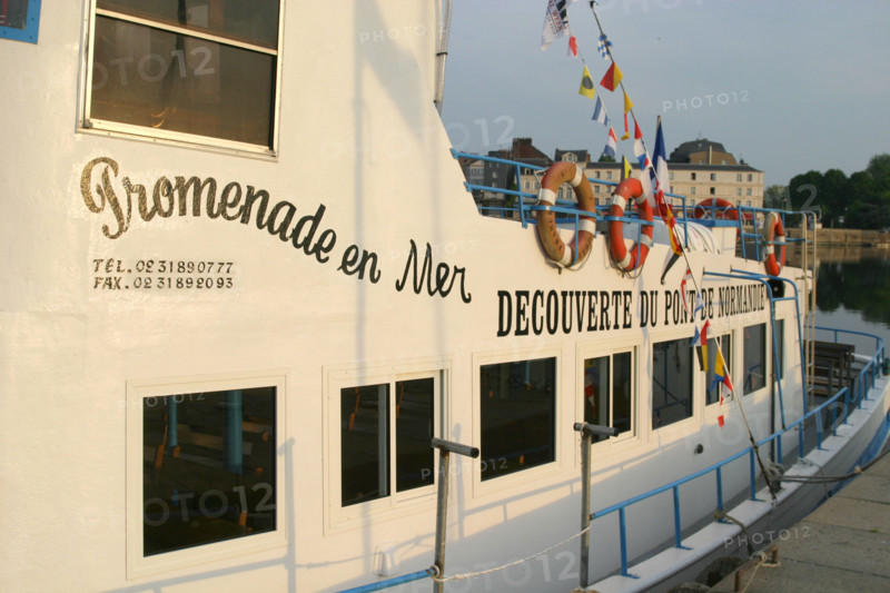 France, Basse Normandie, calvados, cote fleurie, Honfleur, port, vedette touristique, decouverte du pont de Normandie, Seine,