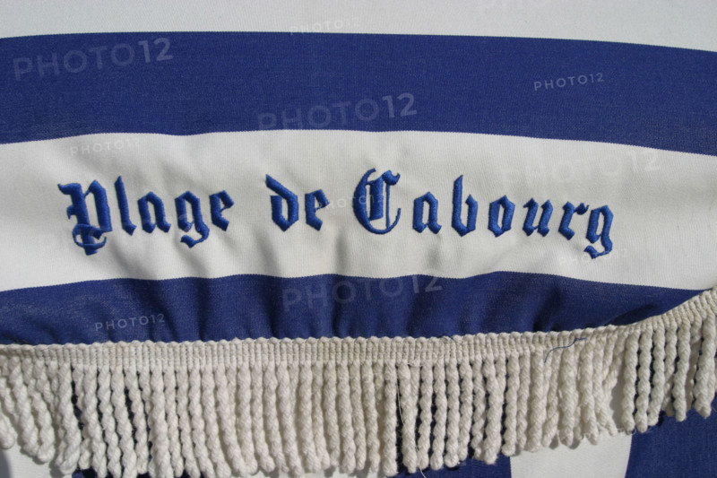 France, Basse Normandie, calvados, cabourg, plage, front de mer, cabines de bain, promenade marcel proust, parasols bleus rayes, loisirs balneaires,