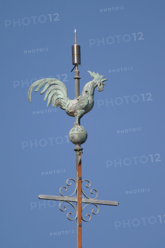 France, Basse Normandie, calvados, pays d'auge, girouette en forme de coq toiture, habitat traditionnel,