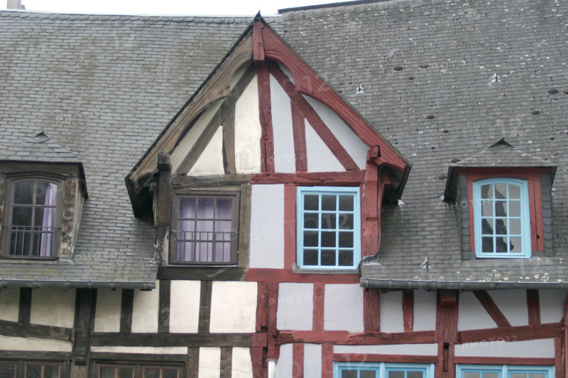 France, Haute Normandie, eure, pont audemer, rue Sadi Carnot, detail toiture, lucarnes, fenetres, maison, colombages, pans de bois, rue de la Republique