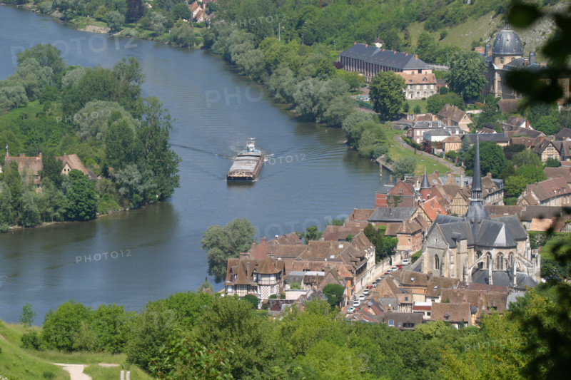 France, Haute Normandie, eure, les andelys, panorama sur la boucle de Seine et les andelys depuis les hauteurs de chateau gaillard, peniche,