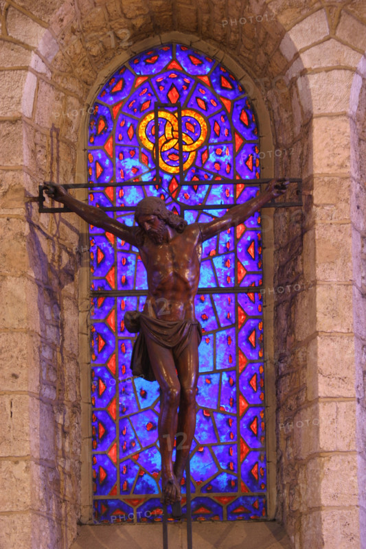 France, Haute Normandie, eure, beuzeville, eglise, vitraux de F Decorchemont, art religieux, crucifix,