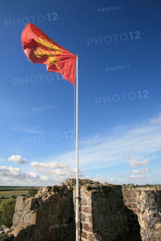 France, Haute Normandie, eure, verneuil sur avre, au sommet de la tour grise, drapeau normand,