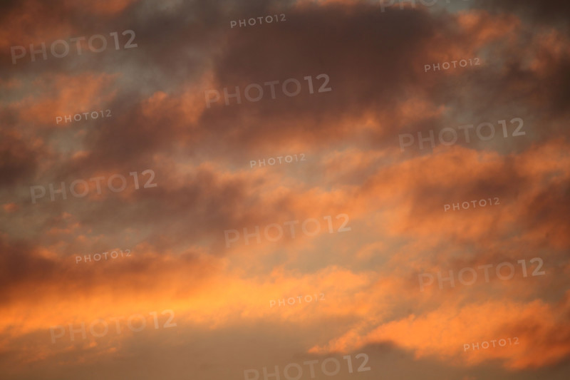 France, Haute Normandie, eure, ciel d'automne au dessus de gauciel/Evreux meteo, lever de soleil