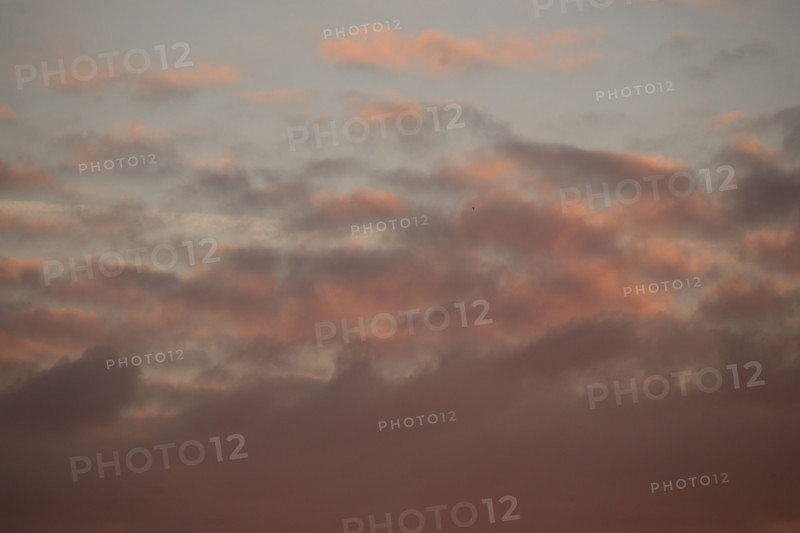 France, Haute Normandie, eure, ciel d'automne au dessus de gauciel/Evreux meteo, lever de soleil