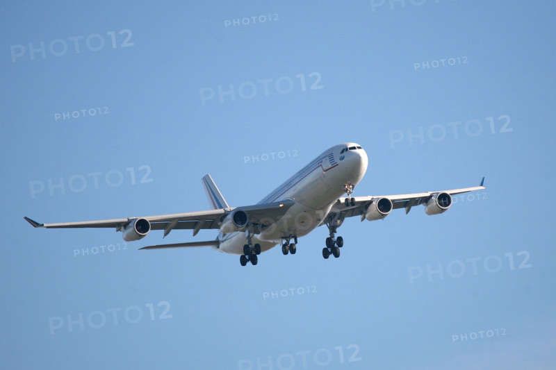 airbus France, Normandie, eure, pays d'evreux, gauciel, airbus de la republique francaise en exercice de vol a la base aerienne 105 d'Evreux, avion de la republique francaise en exercice de vol a la base aerienne 105, ciel bleu ,