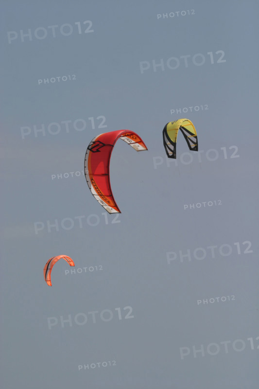 France, Basse Normandie, Manche, Cotentin, plage de Coutainville, sports de glisse, kite surf, cerf volant, mer,