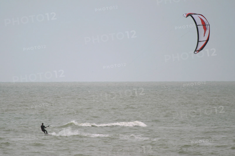 France, Basse Normandie, Manche, Cotentin, plage de Coutainville, sports de glisse, kite surf, cerf volant, mer,