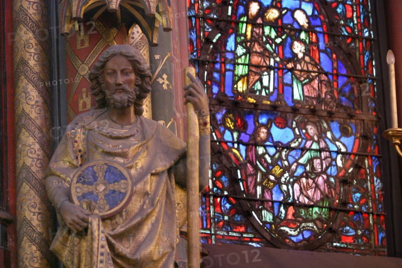 France, Paris 1e, enceinte du palais de justice, la sainte chapelle, monument historique, art gothique, 
chapelle haute, vitraux, statue de l'un des 12 apotres