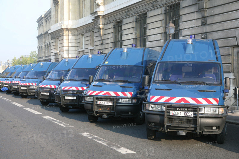 France, Paris 1e, ile de la cite, quai des orfevres, police, vehicule de gendarmerie pres du palais de justice,