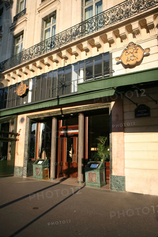France, Paris 2e, boulevard des capucines, opera, facade du cafe de la paix,