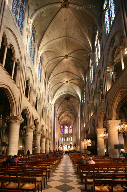 France, Paris 4e, ile de la cite, cathedrale Notre-Dame de Paris, art gothique et neo gothique, voutes, nef, chaises,