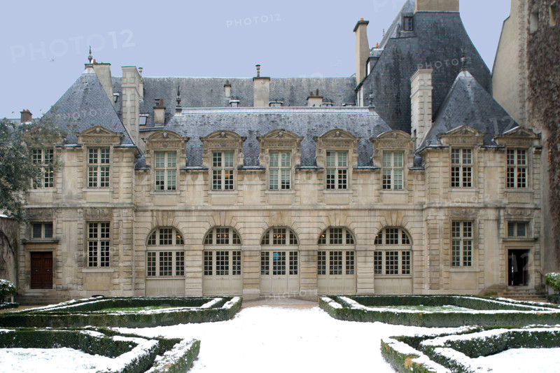 France, Paris 3e, le marais, hotel particulier, 24 rue saint antoine, hoteld e sully, orangerie sous la neige, siege des monuments nationaux,