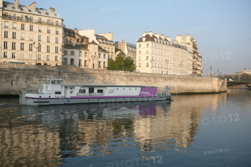 France, quai aux fleurs from ile saint-louis