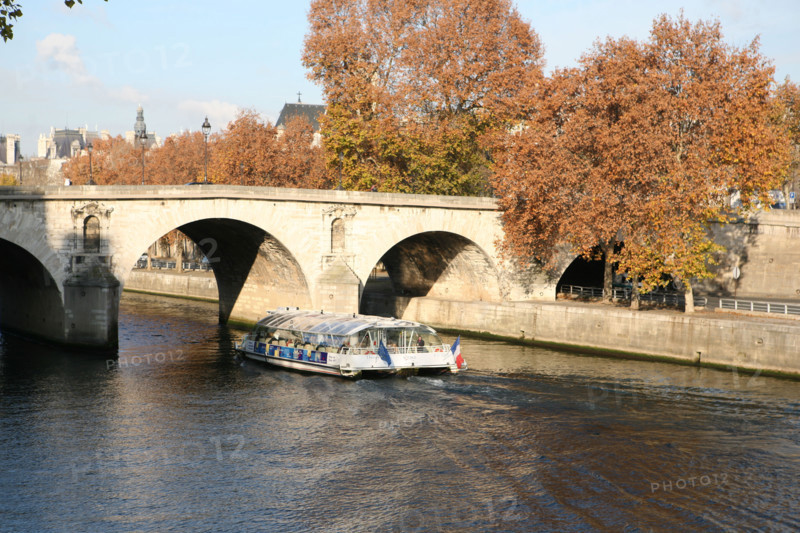 France, Paris 4e, ile saint Louis, pont marie depuis le quai 'Anjou, Batobus