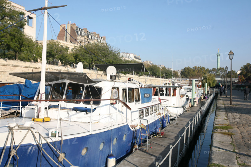 France, Paris 4e, bastille, port de l'arsenal, bateaux de plaisance, voiliers, peniches, quai,