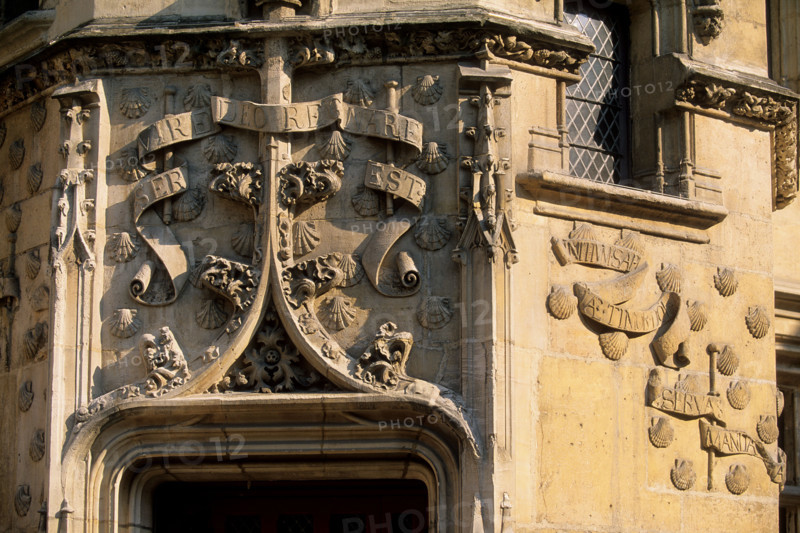 France, Paris 5e, hotel de cluny, musee du moyen age, cour d'honneur, 6 place painleve, rue du sommerard, detail ornements, tour,