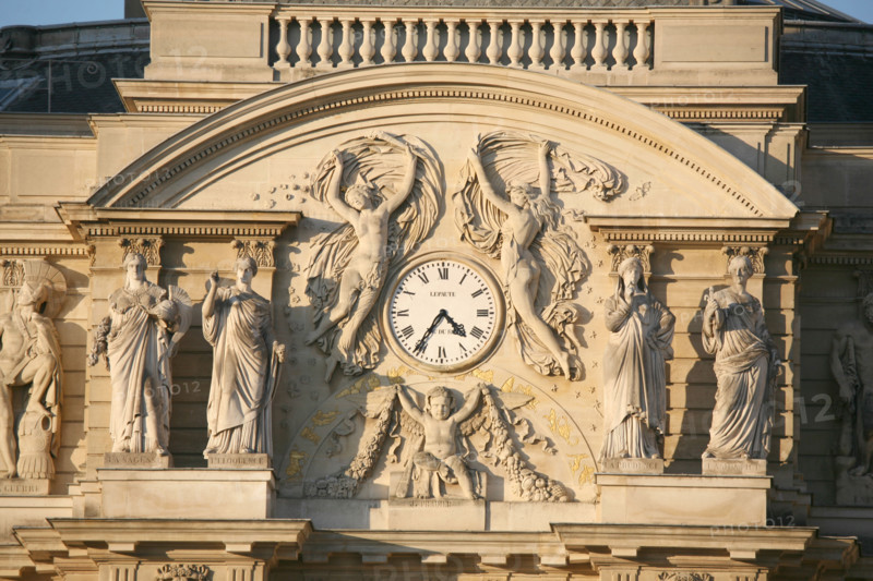 France, Paris 6e, jardin du Luxembourg, fronton du palais du Luxembourg, senat, horloge, bas relief, sculpture, architecte salomon de la brosse,