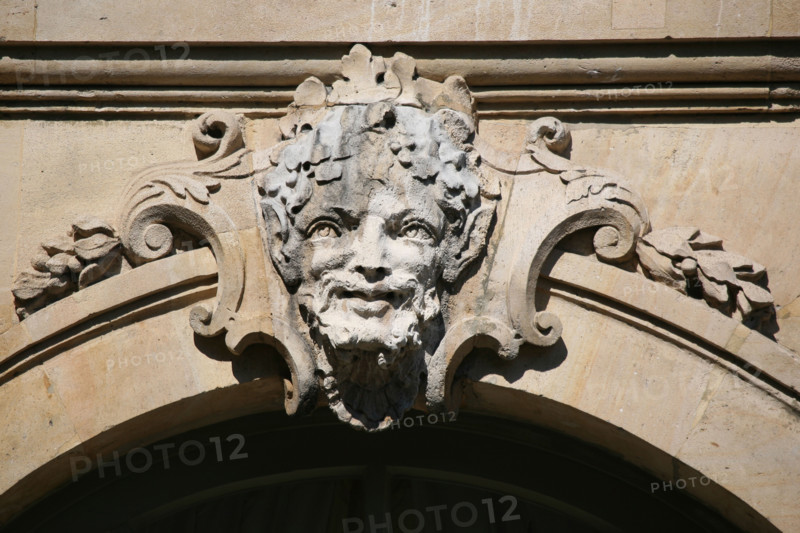 France, Paris 7e, hotel particulier, Hotel de Matignon, 56 rue de Varenne, 1er ministre, detail de mascaron de l'aile gauche de la cour